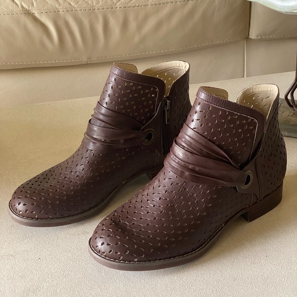 SPENCO Western Perforated Leather Ankle Booties Pricilla 9D, Bro… Gorpcore - Picture 9 of 11